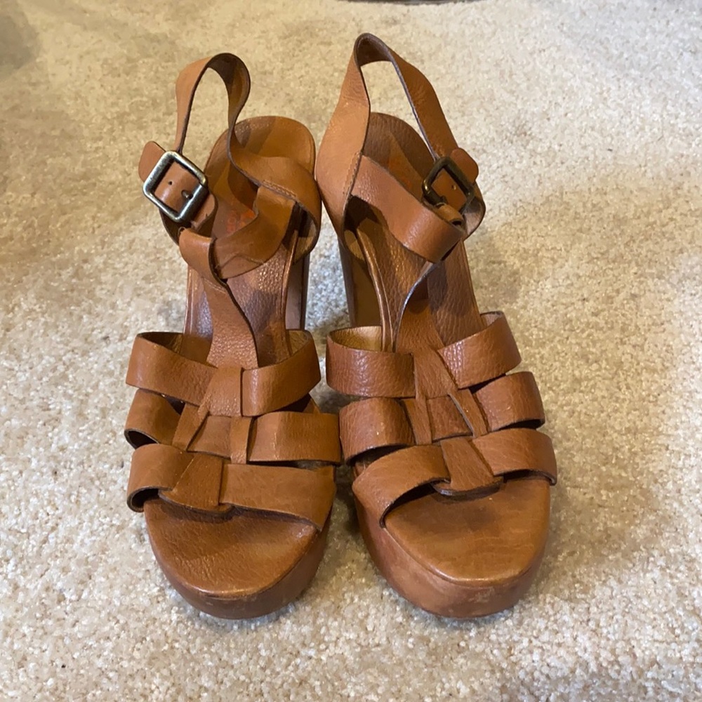 Kors by Michael Kors  light brown leather platform sandal size9